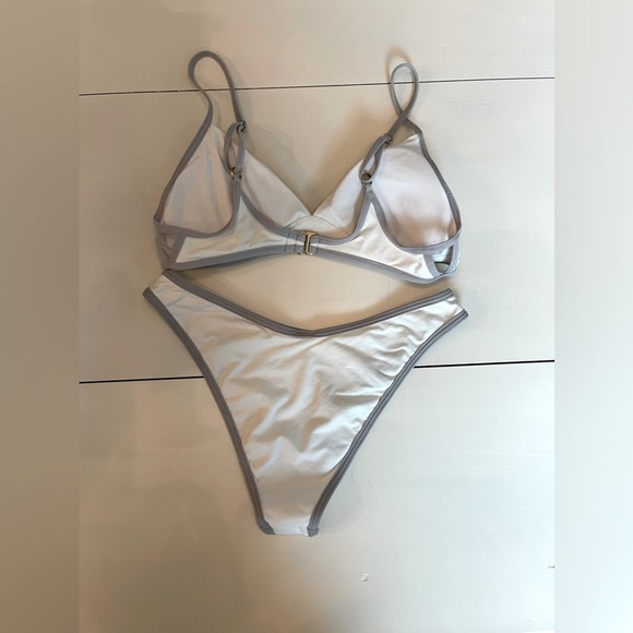 L*SPACE Bikini 2 pcs. Color Blocking Avella Top +Whiplash Bitsy Bottom White/Fog - Picture 8 of 13